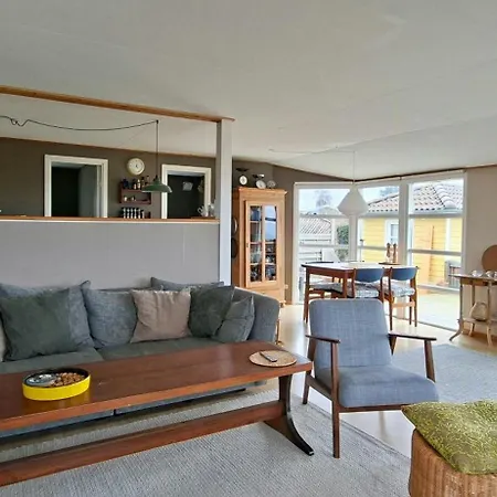 Cozy Yellow With Sea View Slagelse