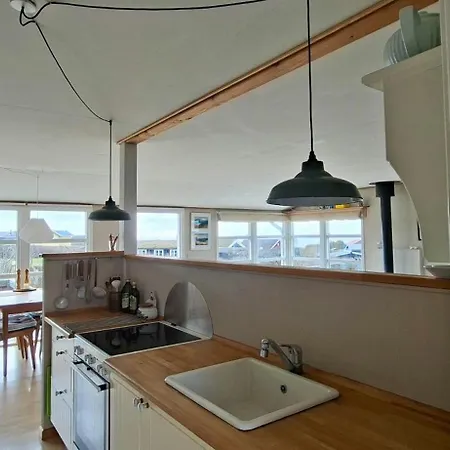 Cozy Yellow With Sea View Ferienhaus Slagelse