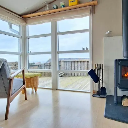 Vakantiehuis Cozy Yellow With Sea View Slagelse