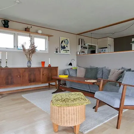 Ferienhaus Cozy Yellow With Sea View