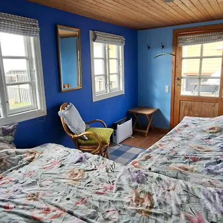 Cozy Yellow With Sea View Ferienhaus Slagelse