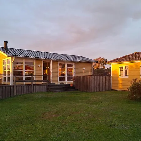 Ferienhaus Cozy Yellow With Sea View