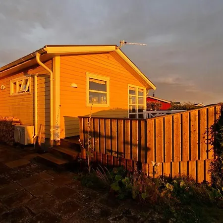 Vakantiehuis Cozy Yellow With Sea View